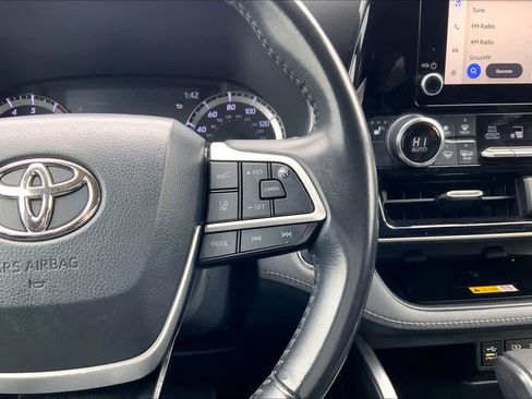 Used 2023 Toyota Highlander XLE FWD image 25