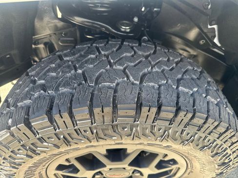 Used 2025 Toyota Tacoma SR5 AWD/4WD image 11