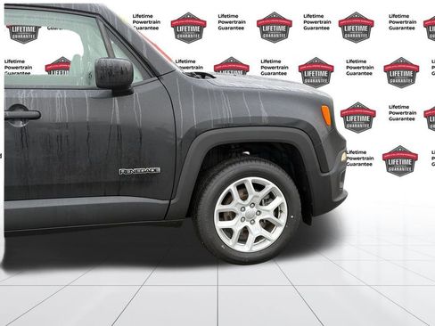 Used 2018 Jeep Renegade Latitude w/ Safety & Security Group image 8