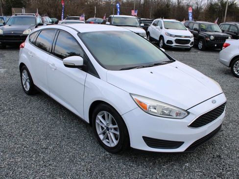 Used 2017 Ford Focus SE image 4