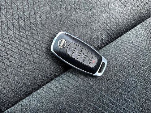 Certified 2024 Nissan Rogue SV image 28