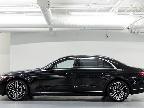 Used 2023 Mercedes-Benz S 580 4MATIC Sedan image 2