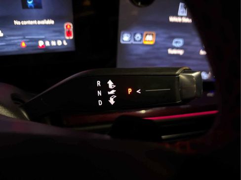 Used 2024 Chevrolet Traverse RS image 31