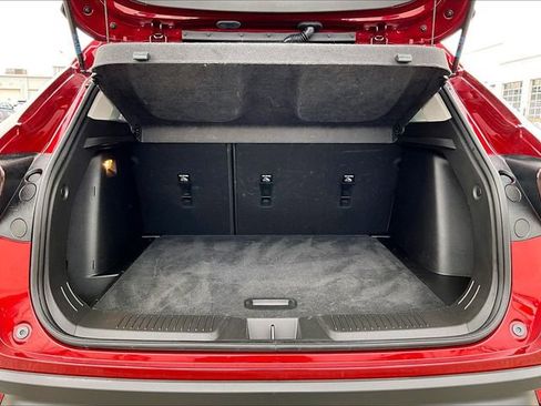 Used 2025 Chevrolet Trax LT w/ LT Convenience Package image 29