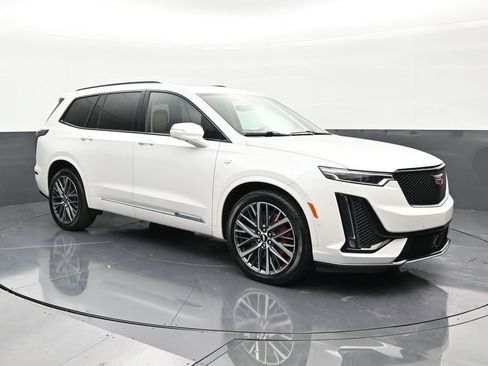Certified 2022 Cadillac XT6 Sport w/ Platinum Package AWD/4WD image 7