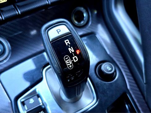 Used 2016 Jaguar F-TYPE R image 33