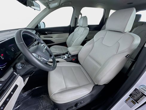 Certified 2024 Kia Telluride S image 11