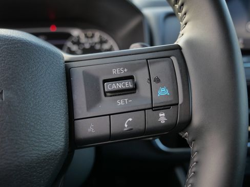 Used 2025 Nissan Rogue SV image 28