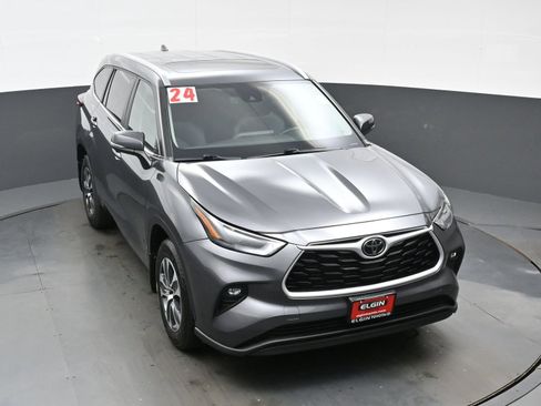 Used 2024 Toyota Highlander XLE AWD/4WD image 35