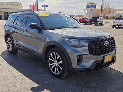 Used 2025 Ford Explorer ST-Line image 7