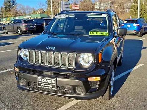 Certified 2023 Jeep Renegade Latitude w/ Sun/Sound Group image 3