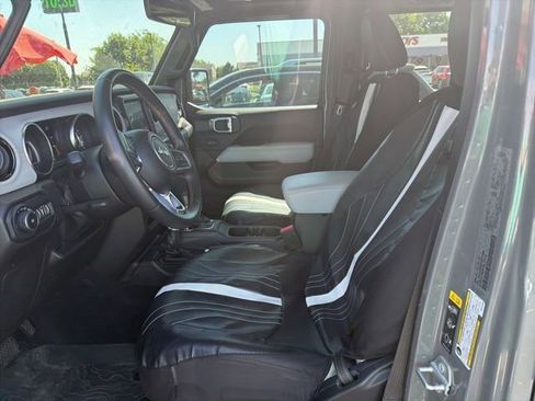 Used 2022 Jeep Wrangler Unlimited Sahara AWD/4WD image 3