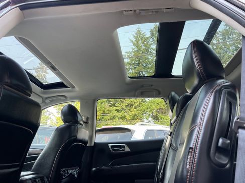 Used 2019 Nissan Pathfinder SL image 18