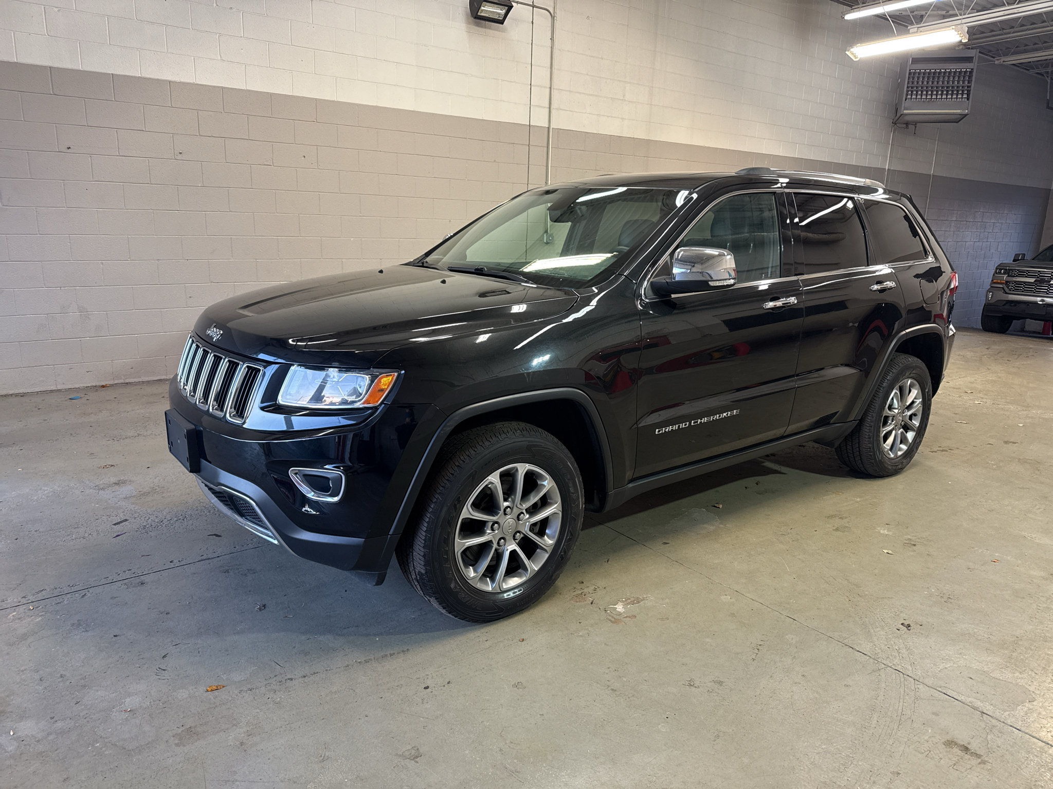 Used 2014 Jeep Grand Cherokee Limited w/ Trailer Tow Group IV AWD/4WD image 3