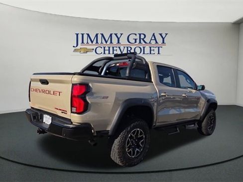 Used 2023 Chevrolet Colorado ZR2 w/ ZR2 Convenience Package III image 3