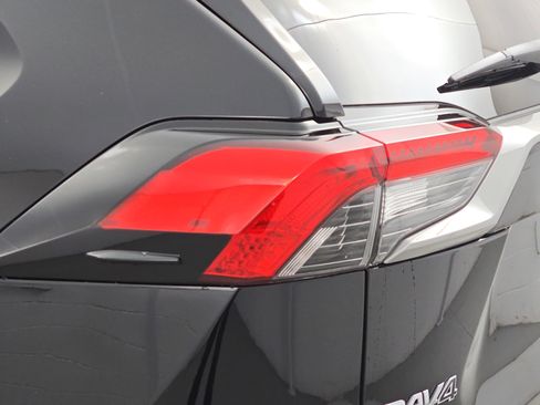 Used 2025 Toyota RAV4 Limited image 35