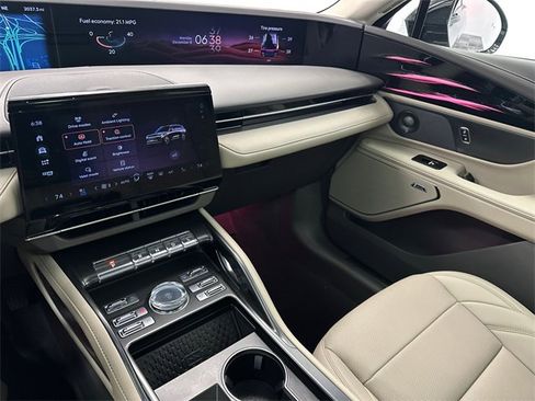 Used 2024 Lincoln Nautilus Premier w/ Equipment Group 102A image 33