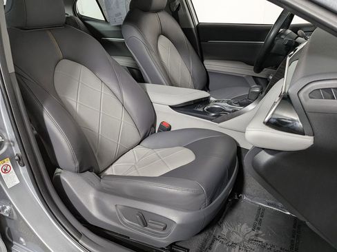 Used 2019 Toyota Camry XLE w/ Navigation Package image 30