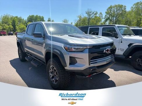 Used 2025 Chevrolet Colorado ZR2 w/ Technology Package AWD/4WD image 1