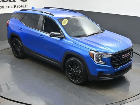 Used 2024 GMC Terrain SLE w/ Driver Convenience Package image 41