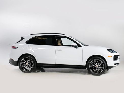 Certified 2026 Porsche Cayenne AWD/4WD image 8