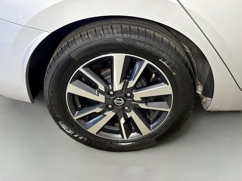 Used 2021 Nissan Versa SV image 33