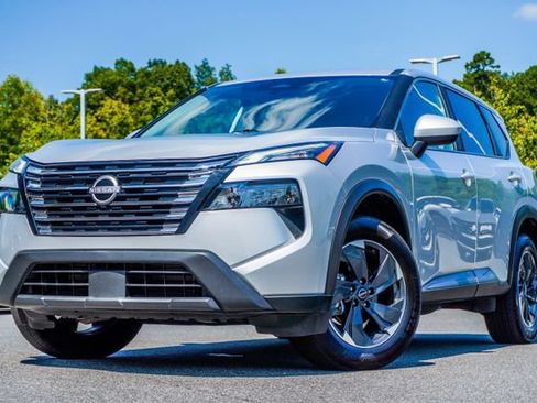 Used 2025 Nissan Rogue SV AWD/4WD image 1