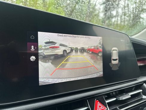Used 2023 Kia Niro EX FWD image 8