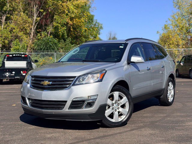 Used 2017 Chevrolet Traverse LT w/ Style and Technology Package FWD image 2