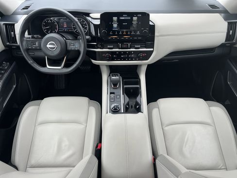 Certified 2025 Nissan Pathfinder SL image 19