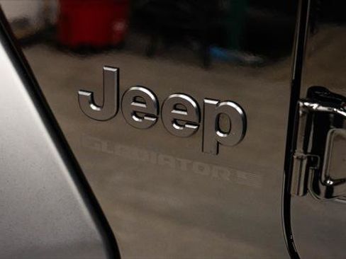 Used 2026 Jeep Gladiator Sport AWD/4WD image 19