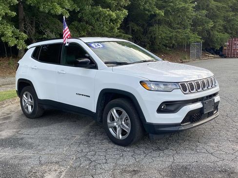 Used 2024 Jeep Compass Latitude AWD/4WD image 6