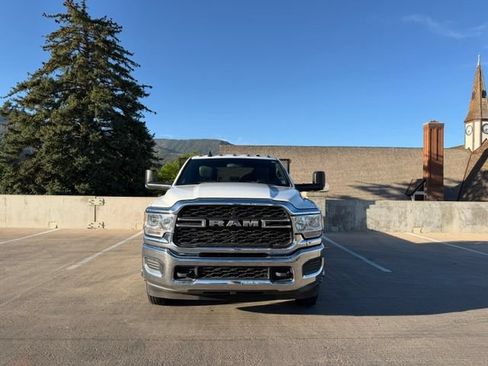 Used 2022 RAM 3500 Tradesman w/ Chrome Appearance Group AWD/4WD image 5