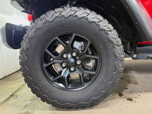 Used 2024 Jeep Wrangler Unlimited image 25