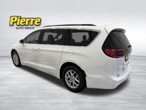Used 2022 Chrysler Pacifica Touring-L w/ Uconnect Theater Family Group image 2