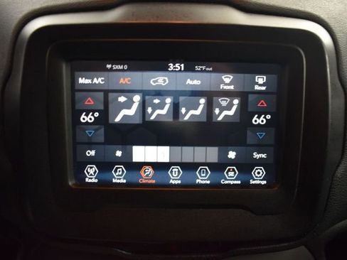 Used 2018 Jeep Renegade Latitude image 21