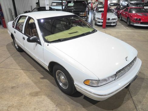 Used 1996 Chevrolet Impala SS RWD image 14
