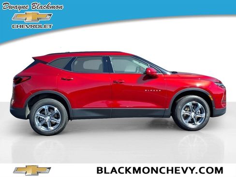 Used 2024 Chevrolet Blazer LT w/ Convenience Package FWD image 2