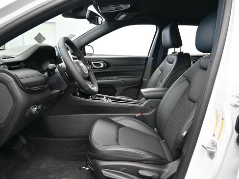 New 2026 Jeep Compass Latitude image 11