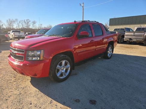 Used 2011 Chevrolet Avalanche LT w/ Luxury Package image 4