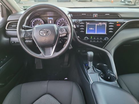 Used 2019 Toyota Camry LE image 6