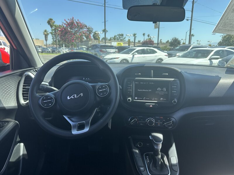 Used 2023 Kia Soul LX w/ LX Technology Package FWD image 28