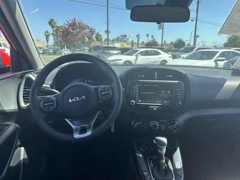 Used 2023 Kia Soul LX w/ LX Technology Package FWD image 28