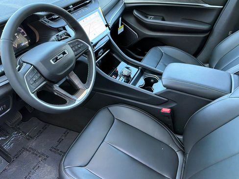 New 2026 Jeep Grand Cherokee L Limited w/ Limited Altitude Package AWD/4WD image 8