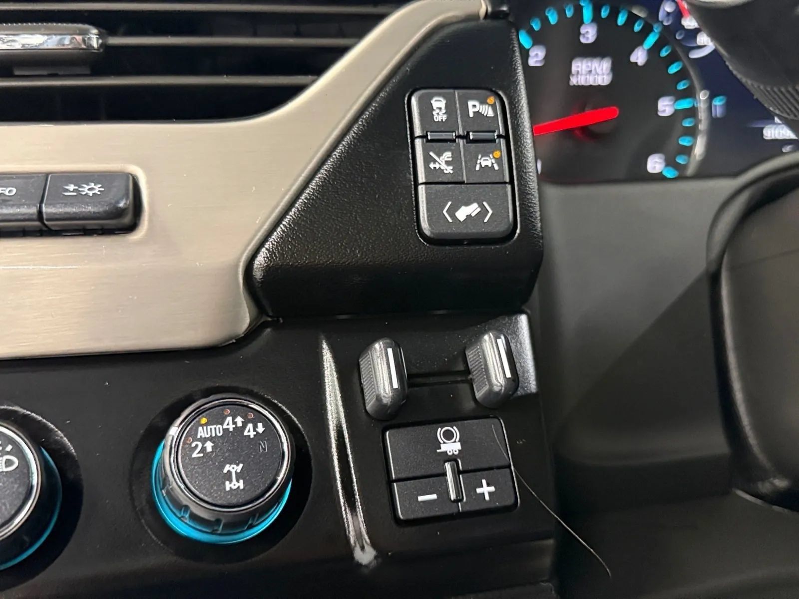 Used 2020 GMC Yukon XL Denali w/ Denali Ultimate Package AWD/4WD image 32