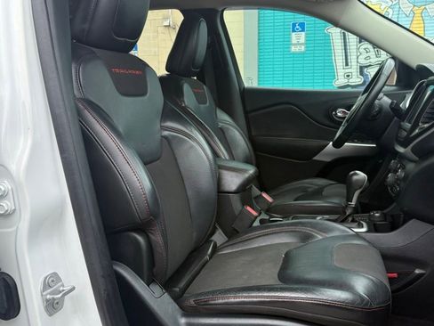 Used 2017 Jeep Cherokee Trailhawk w/ Comfort/Convenience Group image 17