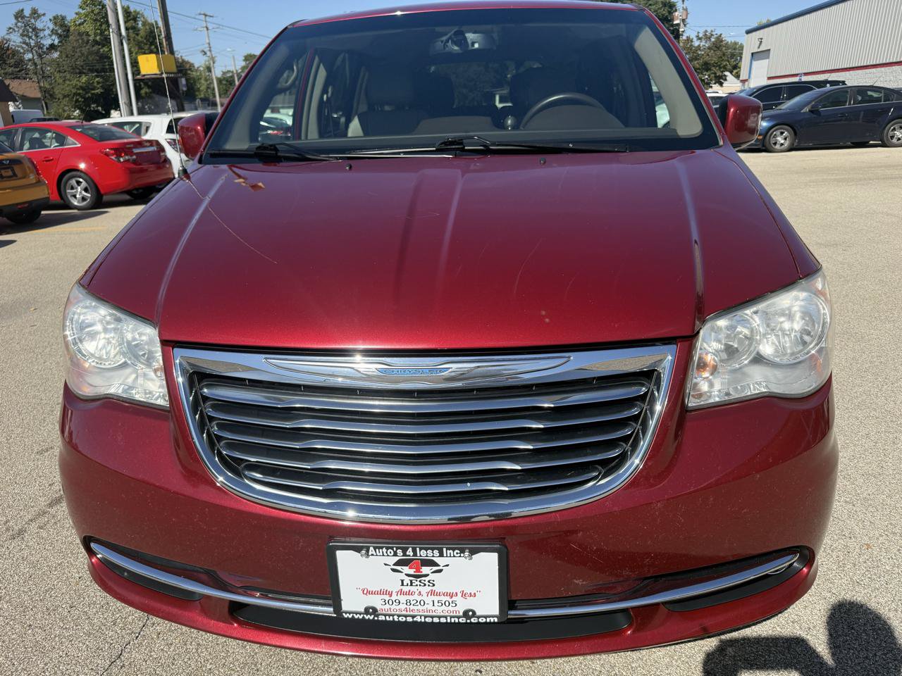 Used 2014 Chrysler Town & Country Touring FWD image 4