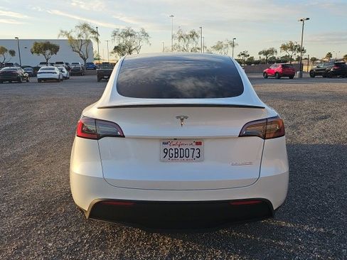 Used 2023 Tesla Model Y Performance image 5