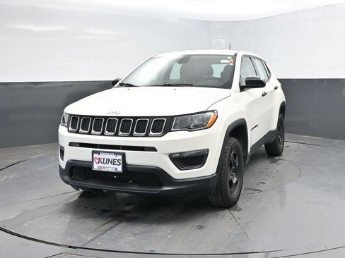 Used 2017 Jeep Compass Sport w/ Cold Weather Group AWD/4WD image 3