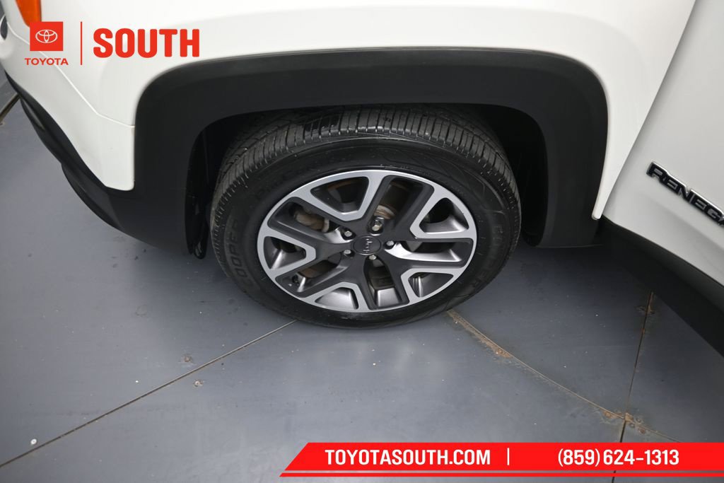 Used 2016 Jeep Renegade Latitude w/ Safety & Security Group FWD image 33